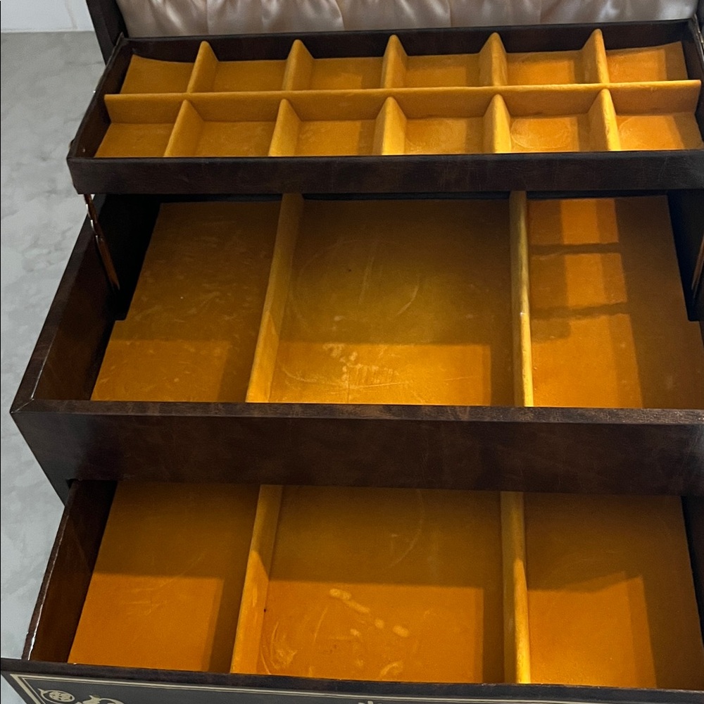 Vintage Leatherette Gold Tooled Brown Three Tiered Jewelry Box - Picture 6 of 13